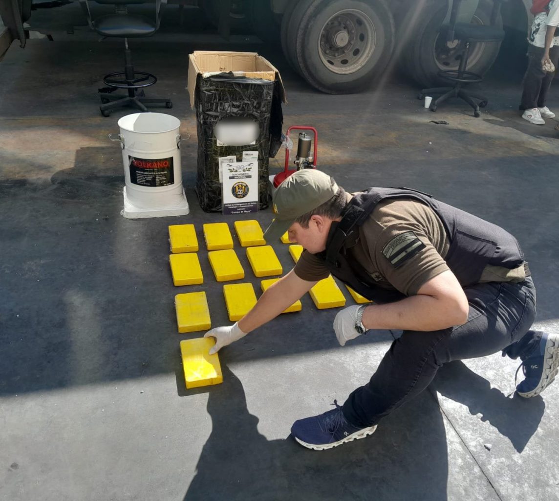Caen narcos que enviaban kilos de cocaína ocultos en encomiendas a Buenos Aires y Tucumán