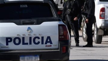 Halló a su novia con un amigo bajo un puente, lo atacó a cuchilladas y ahora investigan una denuncia de abuso