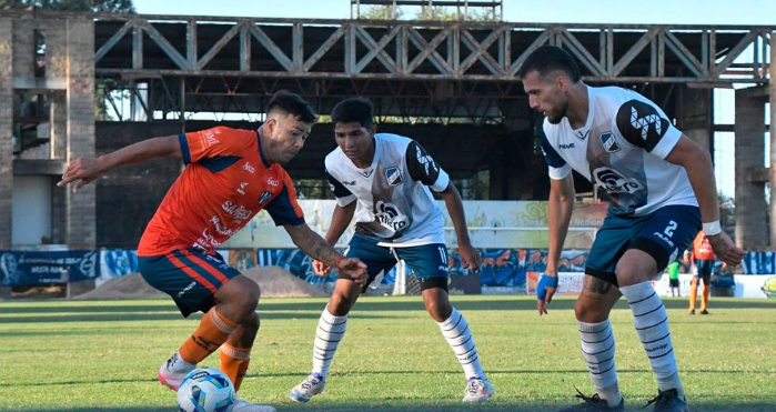 Federal A: Sarmiento y 7 equipos más los asegurados a 2 fechas del final