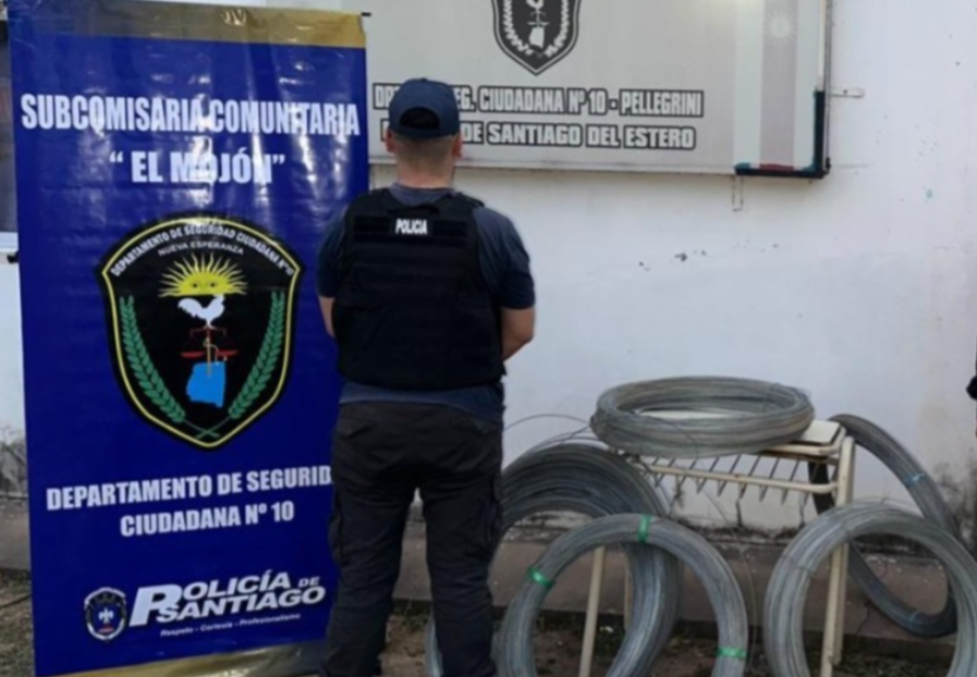 Recuperan cinco rollos de alambre que fueron robados y escondidos en el monte
