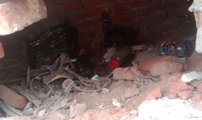 Hallan objetos de rituales esotéricos en el cementerio: estarían relacionados a parejas de la zona y al turf