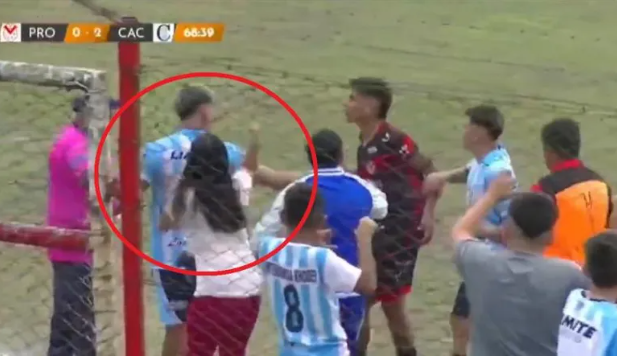 VIDEO | Escándalo en la liga tucumana: una fotógrafa le pegó a un jugador durante un partido