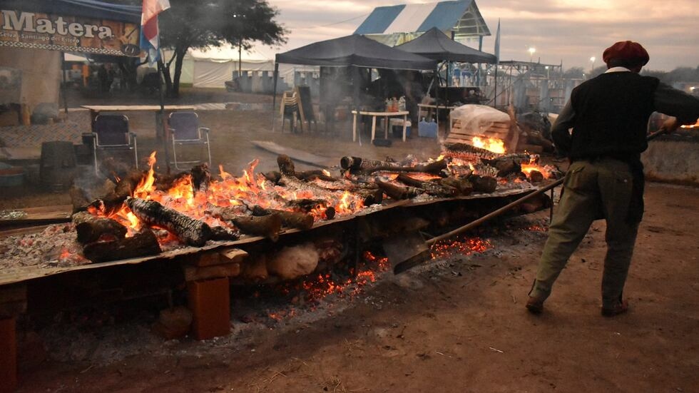 Expectativa por el 10° Concurso Nacional de Asado con Cuero y Locro Criollo en Sumampa