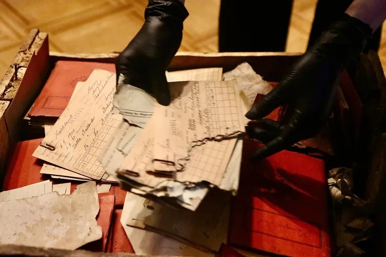 Descubren cajas nazis en el archivo de la Corte Suprema