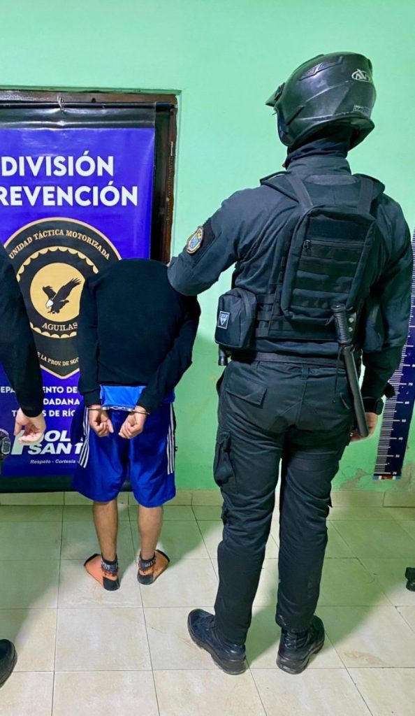 Atrapan a “Ratita” y en la requisa le incautaron tarjetas de débito