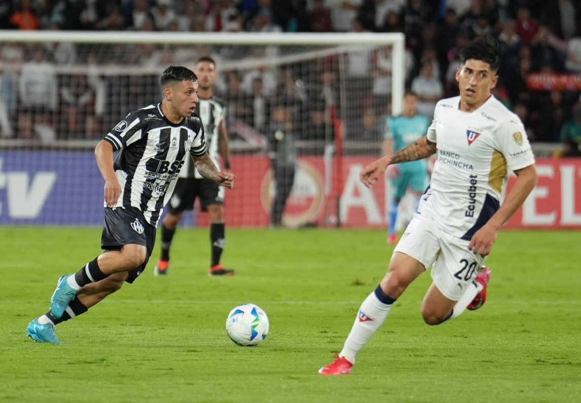 EN VIVO: Central Córdoba visita a la Liga de Quito en la altura