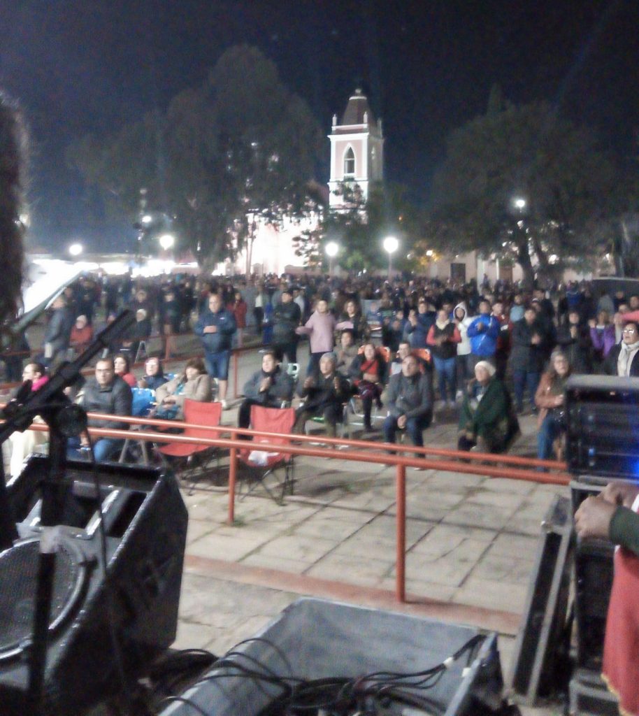 Mailín: Fieles participaron de la ceremonia de la Bajada de la Cruz que marca el inicio de la “fiesta grande”