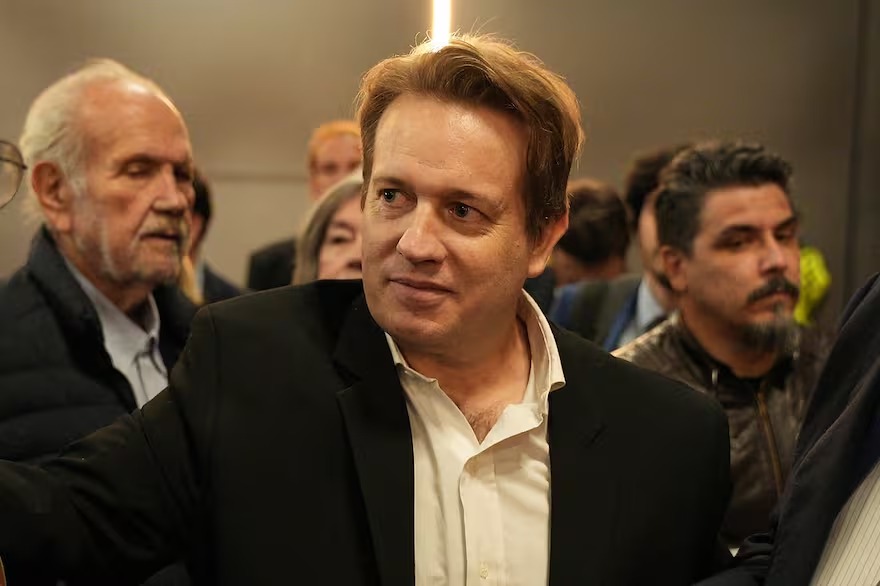 El biógrafo de Milei se burló de integrantes de la Izquierda que marcharon al Congreso: “Discapacitados intelectuales”