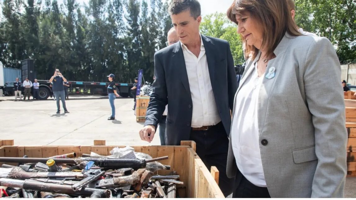 Polémico anuncio del Gobierno nacional: ahora se puede sacar permiso para un arma desde el celular