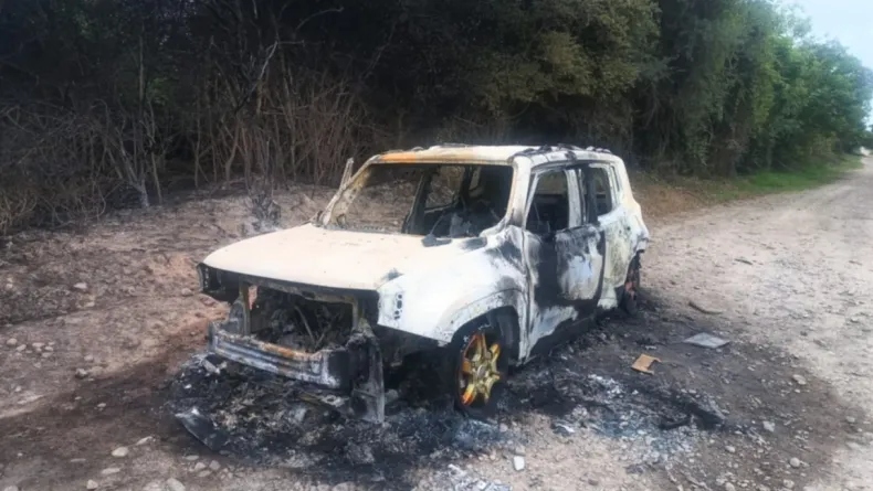 Hallaron dos cuerpos calcinados dentro de una camioneta