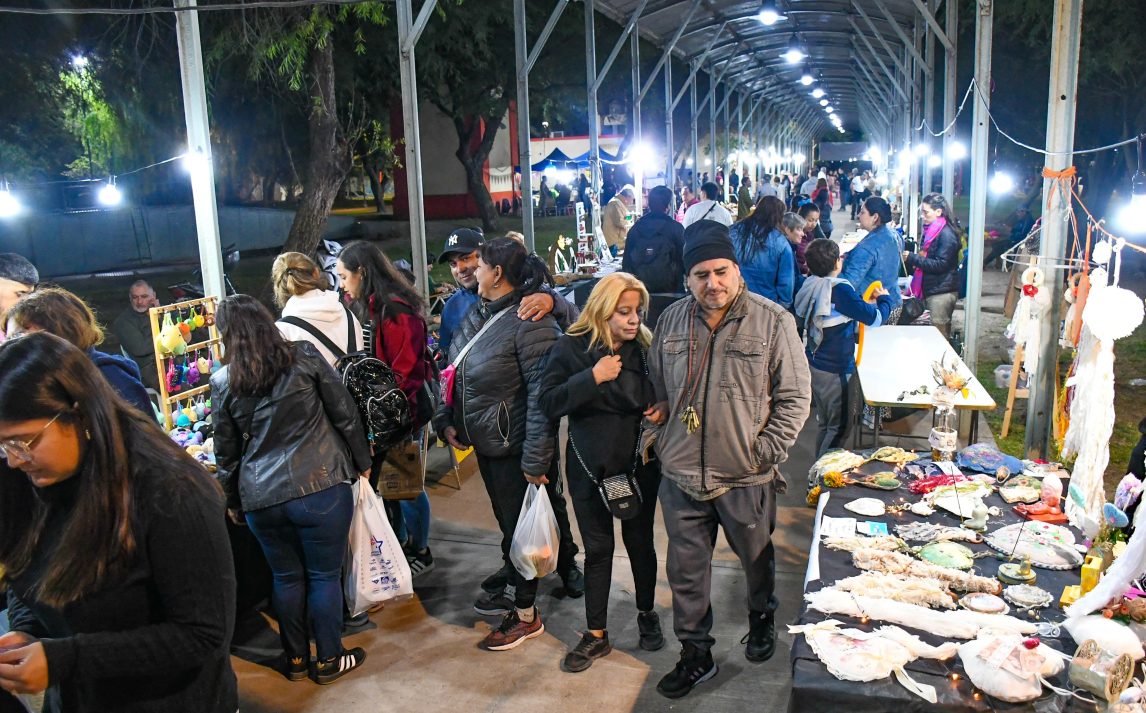 Desarrollo Comunitario de la Capital organiza una feria artesanal y de emprendedores en la Estación Cultural del Parque Oeste