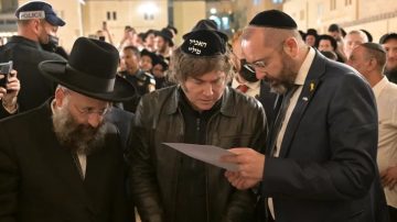 Javier Milei llegó a Israel y fue a rezar al Muro de los Lamentos