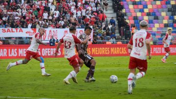 Platense le gana a Huracán con un golazo en la final que se disputa en Santiago
