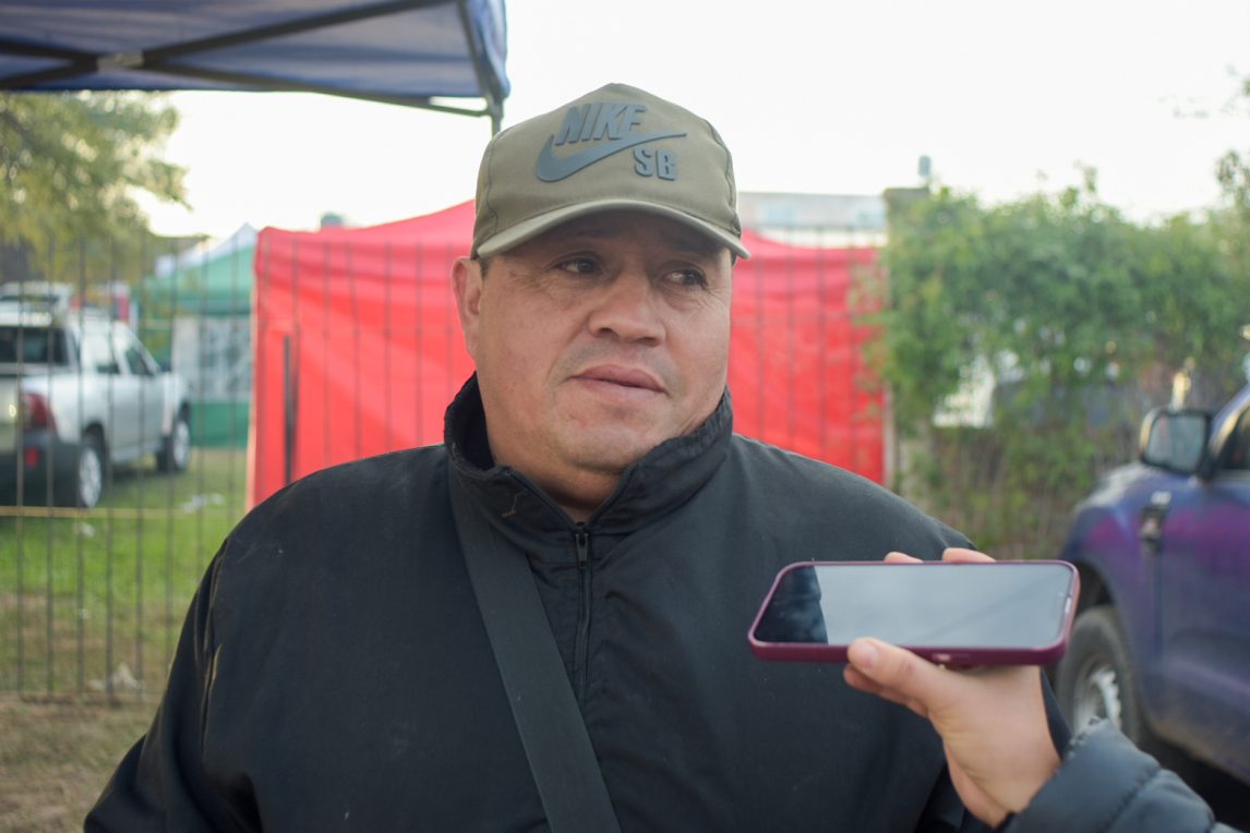 “Ya es una tradición”: un puestero vuelve a Mailín cada año con su familia