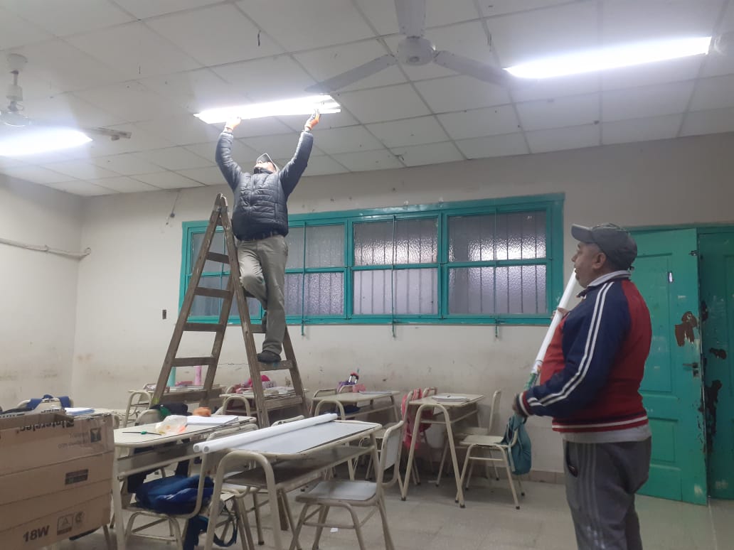 La comuna de Los Quiroga renovó luminarias en la Escuela Nº 45 “Leopoldo Lugones”
