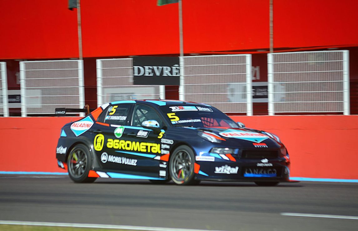 Triunfo de Yannantuoni en la Carrera 2 del TCR South América en Las Termas de Río Hondo