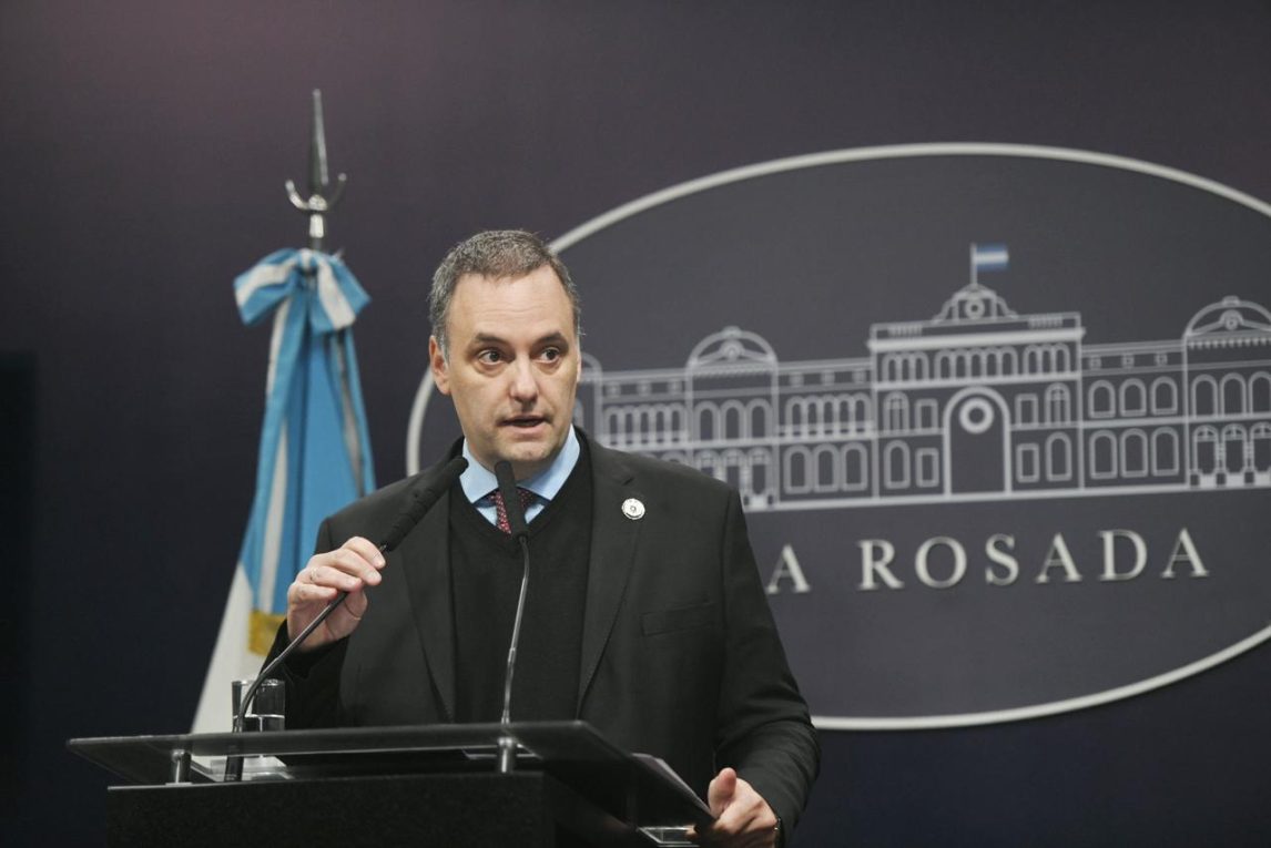 Adorni confirmó que hay dos detenidos por el “atentado” a Javier Milei