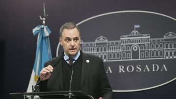 Dejan sin efecto el decreto que eliminaba el Día del Trabajador del Estado y el Gobierno apelará