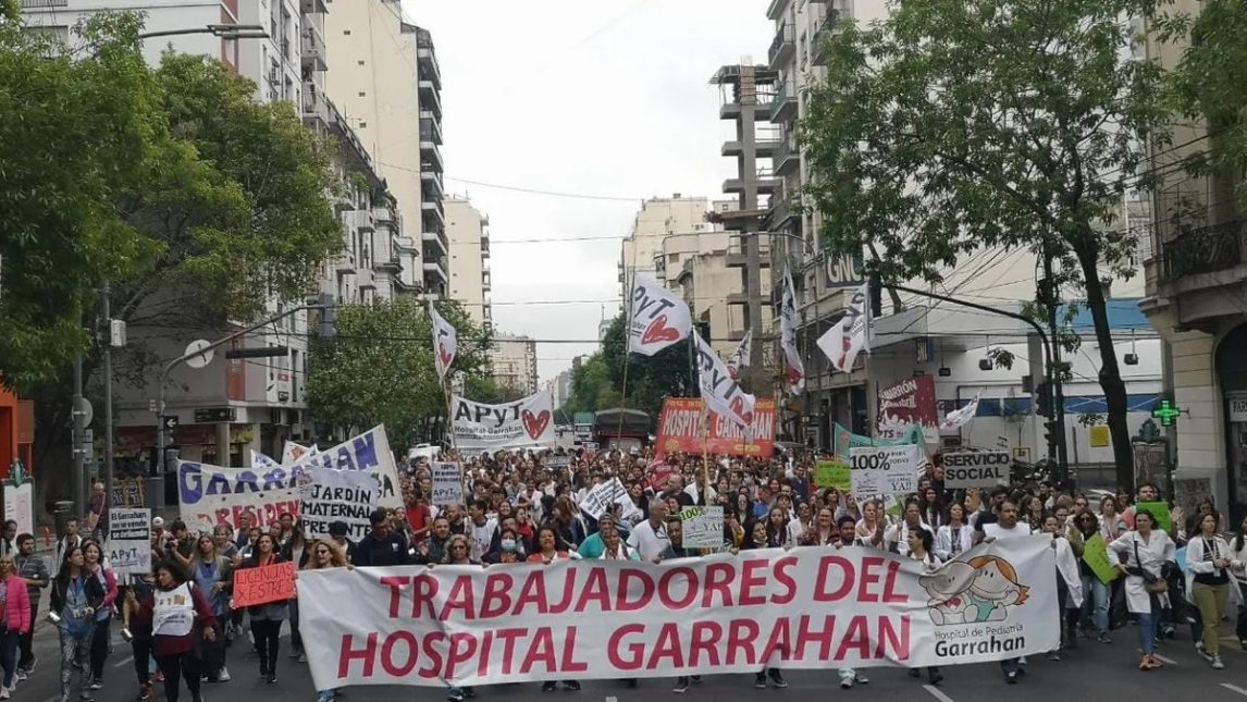 Personal del Garrahan presentó datos concretos y acusó a Milei de “repetir falsedades”