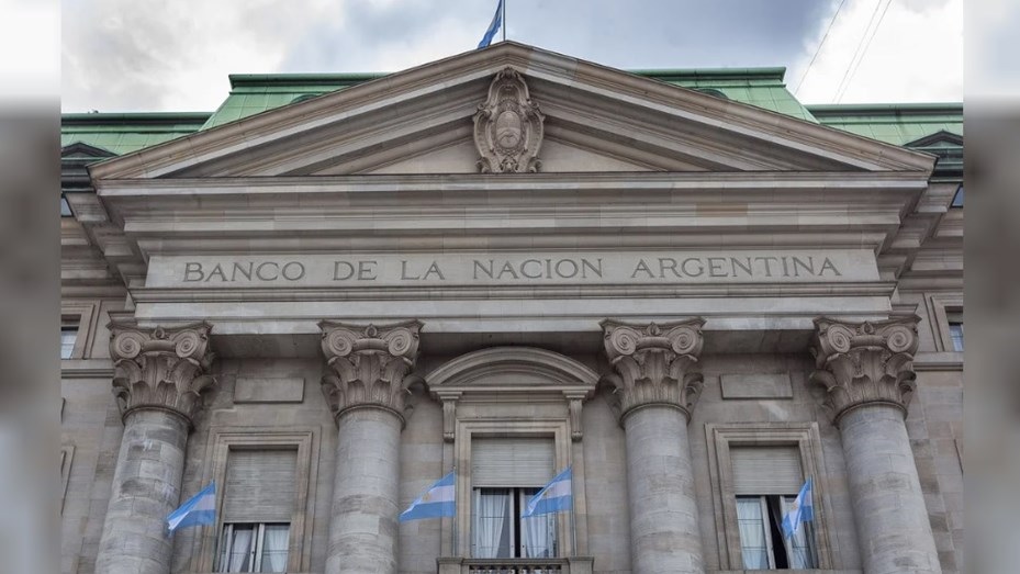 El Banco Central realizó la mayor compra de dólares en un mes y medio y extendió su racha positiva
