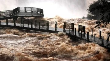 VIDEO: Terribles imágenes de las Cataratas del Iguazú bajo agua confundieron a turistas
