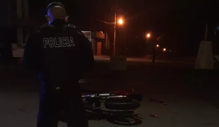Dos jóvenes sufrieron lesiones en un accidente: investigan si corrían “picadas”