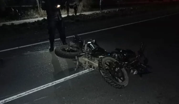 Un motociclista murió en un fuerte choque contra una camioneta
