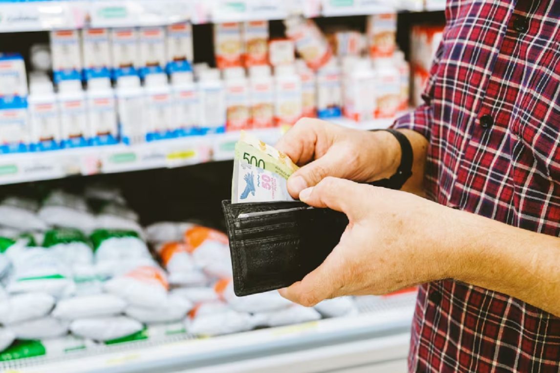 La inflación de septiembre fue del 2,1% y acumula 22% en lo que va del año: Por qué la clase media fue la más golpeada