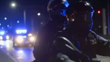 Violento asalto en La Banda: motochorros ahorcaron a un adolescente hasta que les entregó su celular de alta gama