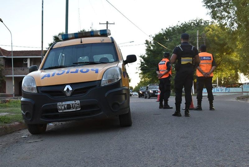 Motociclista chocó a un policía y se dio a la fuga