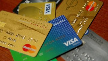 Alerta en los bancos: cada vez más gente deja de pagar tarjetas y créditos personales
