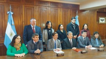 Humanidades firmó un convenio con la Fundación de Estudios e Investigación Tributarias