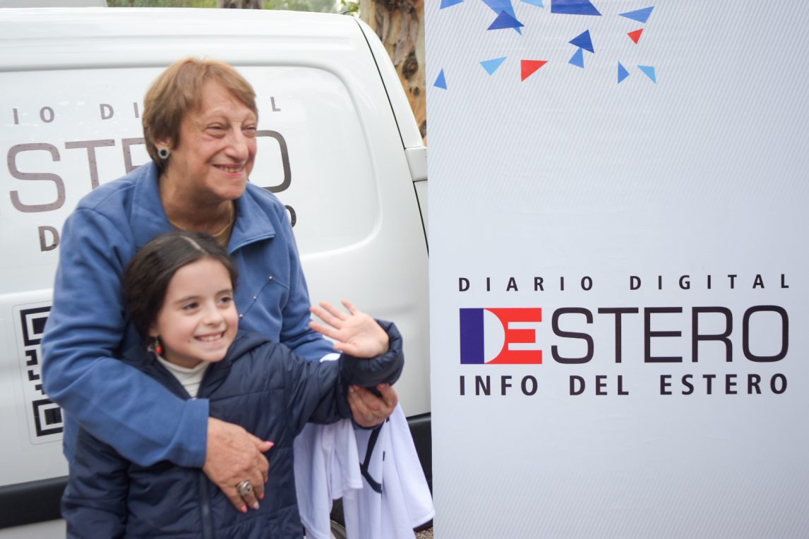 Una multitud rodeó a La Gringa en su paso por la Feria Artesanal 2025