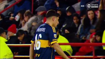 Justo a vos Bestia: los hinchas de Boca estallaron de bronca tras el insólito cambio de Merentiel