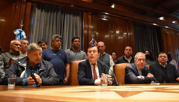 Gerardo Zamora anunció un bono aguinaldo de $1.000.000 y otro de fin de año de $2.100.000