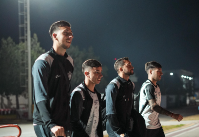 El plantel de Central Córdoba emprendió su viaje a Uruguay para el partido de vuelta ante Cerro Largo