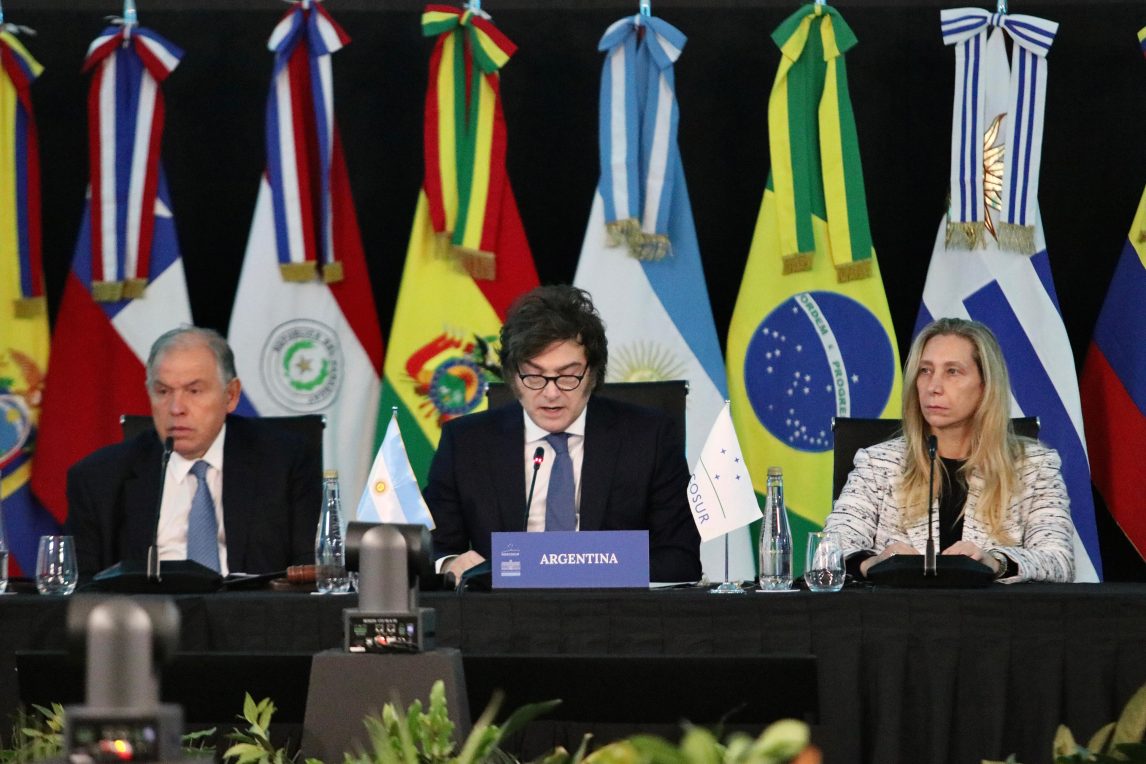 Javier Milei cerró la Cumbre del Mercosur con una fuerte crítica a la burocratización del bloque regional