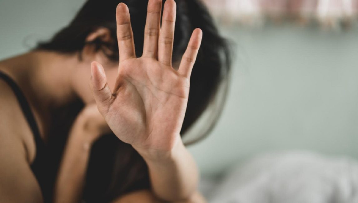 Abusaba de su hijastra de 14 años cuando la madre no estaba: un problema de salud sacó a la luz el calvario