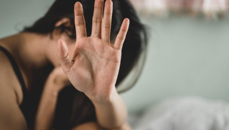 Abusaba de su hijastra de 14 años cuando la madre no estaba: un problema de salud sacó a la luz el calvario