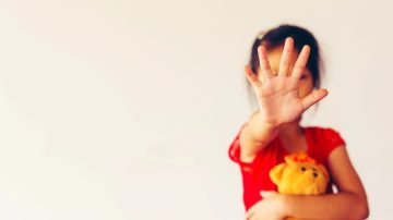 El padre de la niña que habría sido abusada por su vecino amenazó con quitarse la vida si no lo detienen