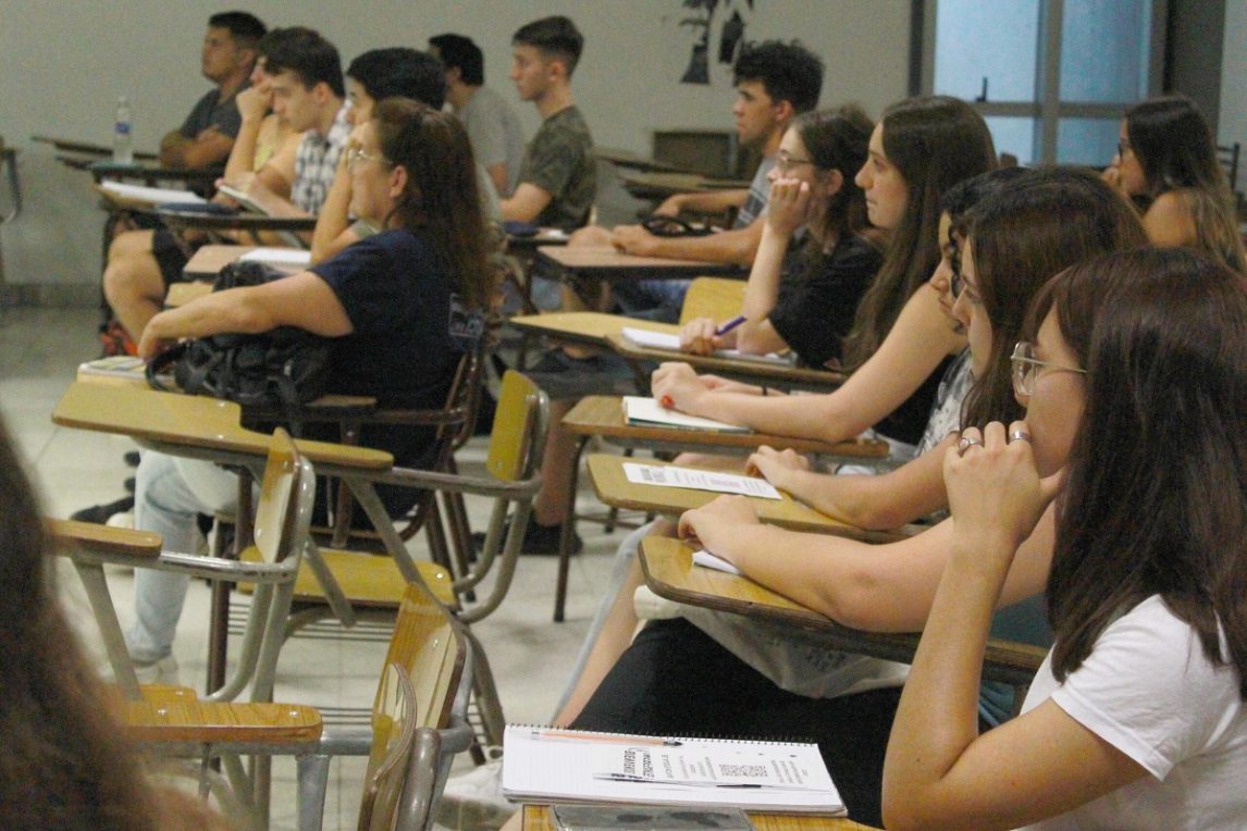 Crecen los egresos en formación docente, pero no los alumnos en las escuelas