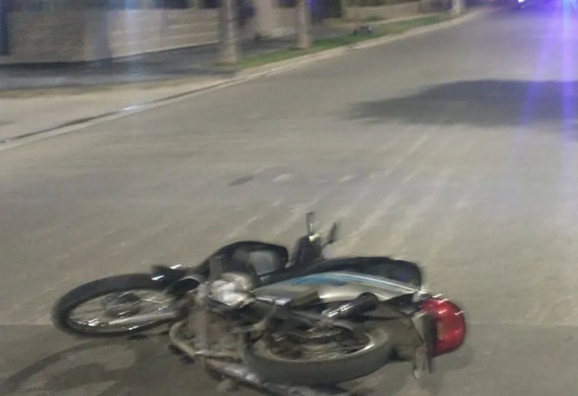 Siniestro vial en Pozo Mosoj: Adolescente resulta lesionada al perder el control de su moto