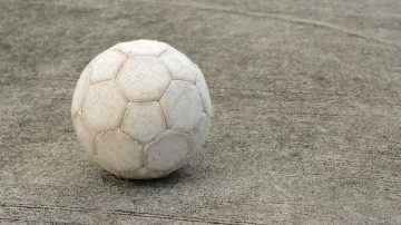 Jugaban a la pelota y hallaron un cuerpo bajo un arbusto en Quimilioj