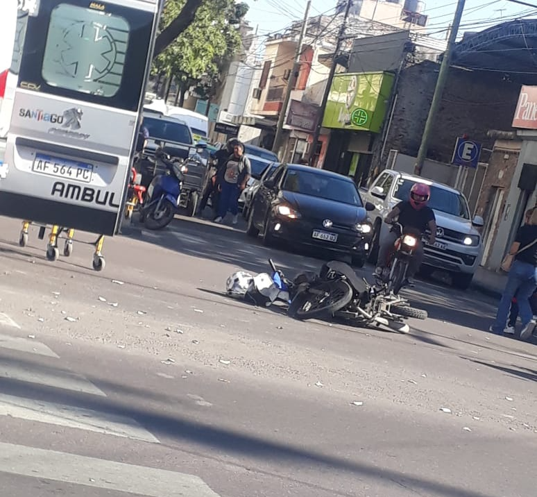 Dos jóvenes del barrio Villa del Carmen resultaron heridos tras chocar contra una ambulancia