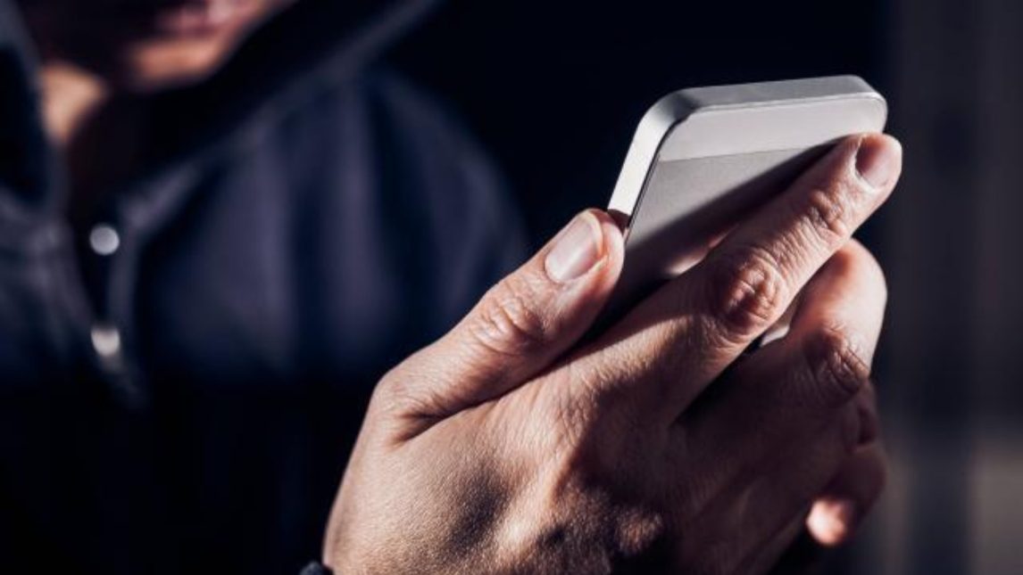 ¿”Pornojusticia”? Compartió fotos íntimas del ladrón hasta que le devolvió su celular
