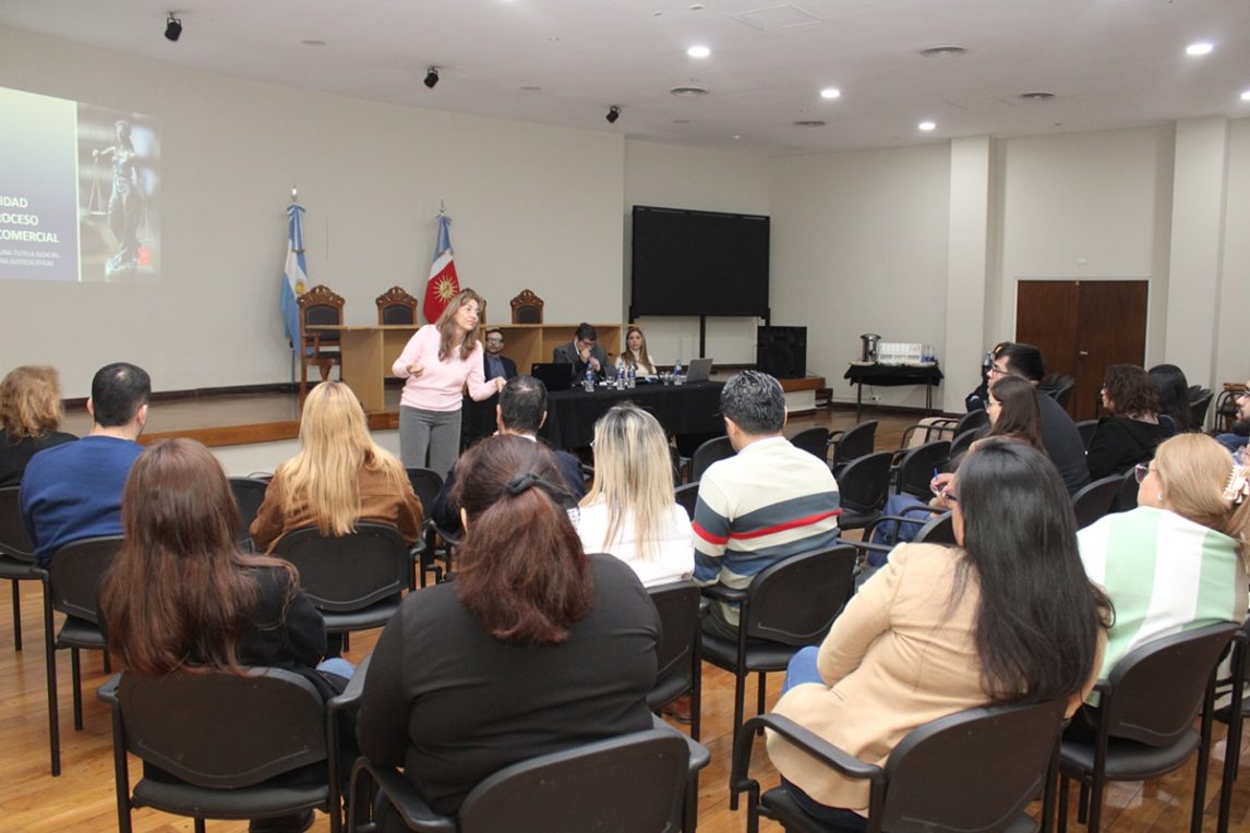 Capacitan a agentes judiciales en oralidad para garantizar una justicia más ágil y eficaz