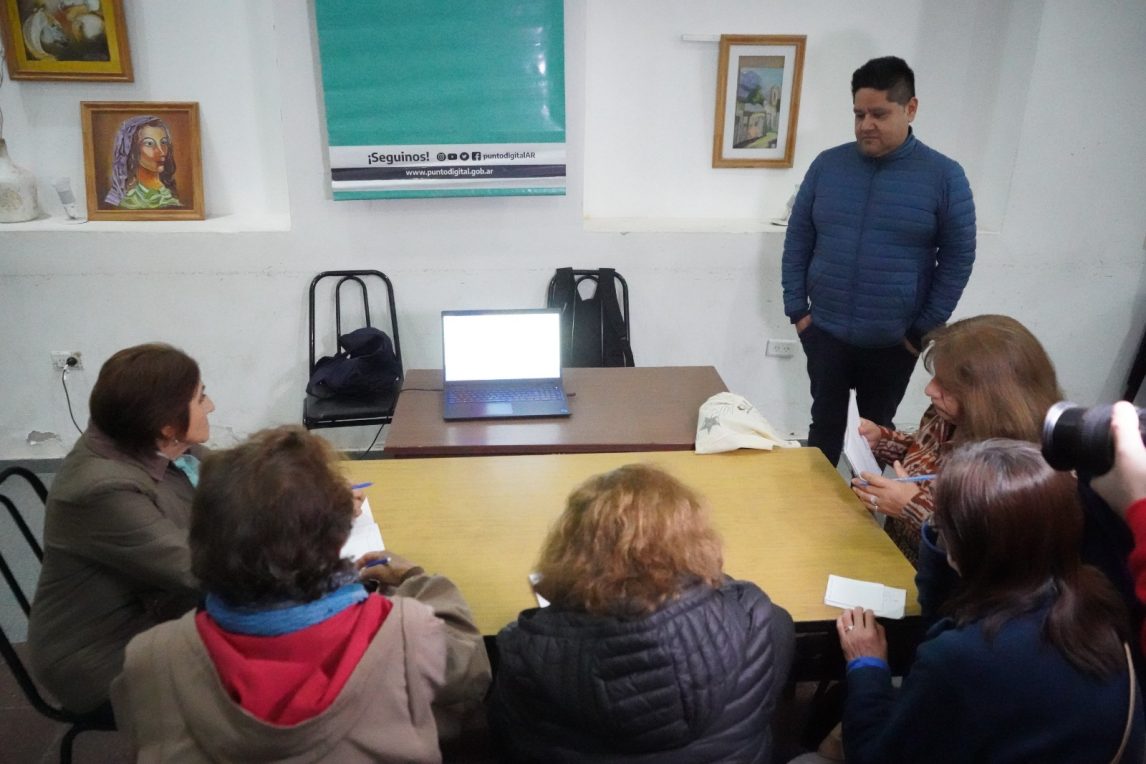 Comenzaron las capacitaciones tecnológicas gratuitas para adultos mayores en La Banda