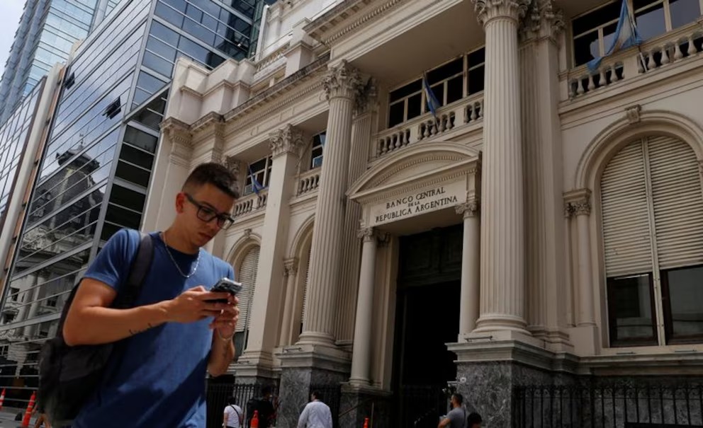 Milei anunció que prohibirán la emisión monetaria para financiar gasto y penalizarán el déficit