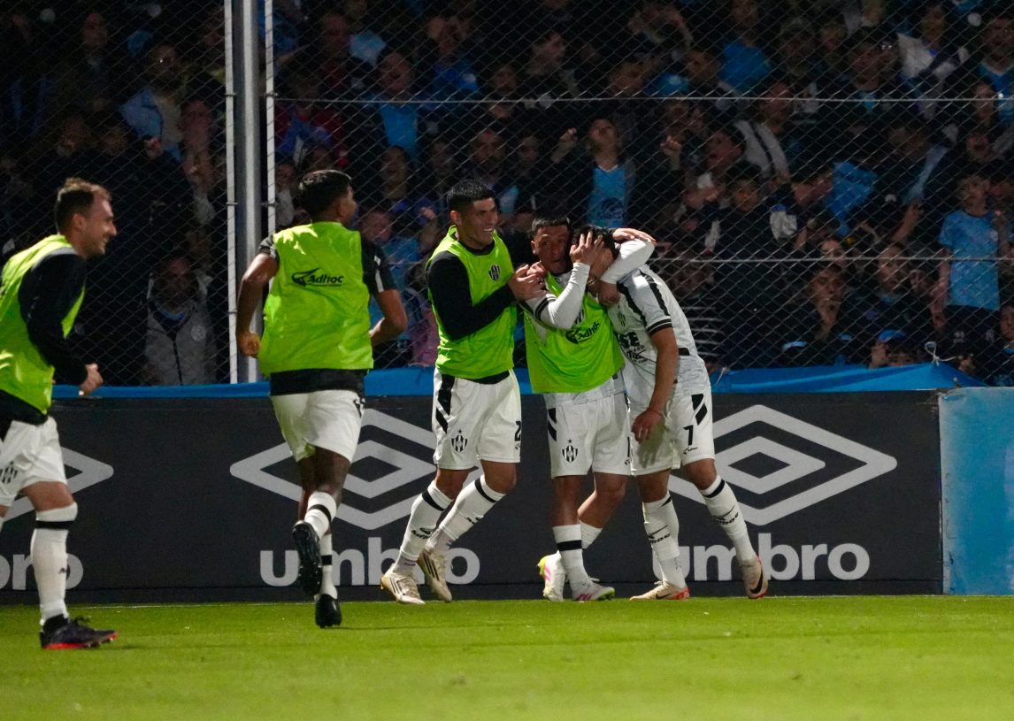 En Vivo: El Ferro sorprende y le gana a Huracán