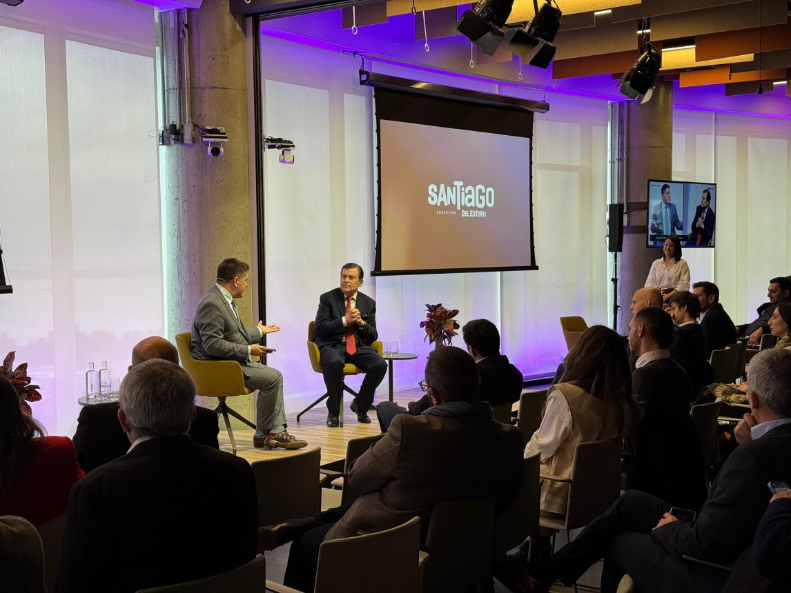 El gobernador Zamora fue expositor en la Smart Cities Summit 2025 de Uruguay